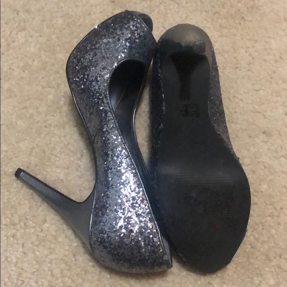 MICHAEL Michale Kors Silver Sparkle Heels - Picture 3 of 6